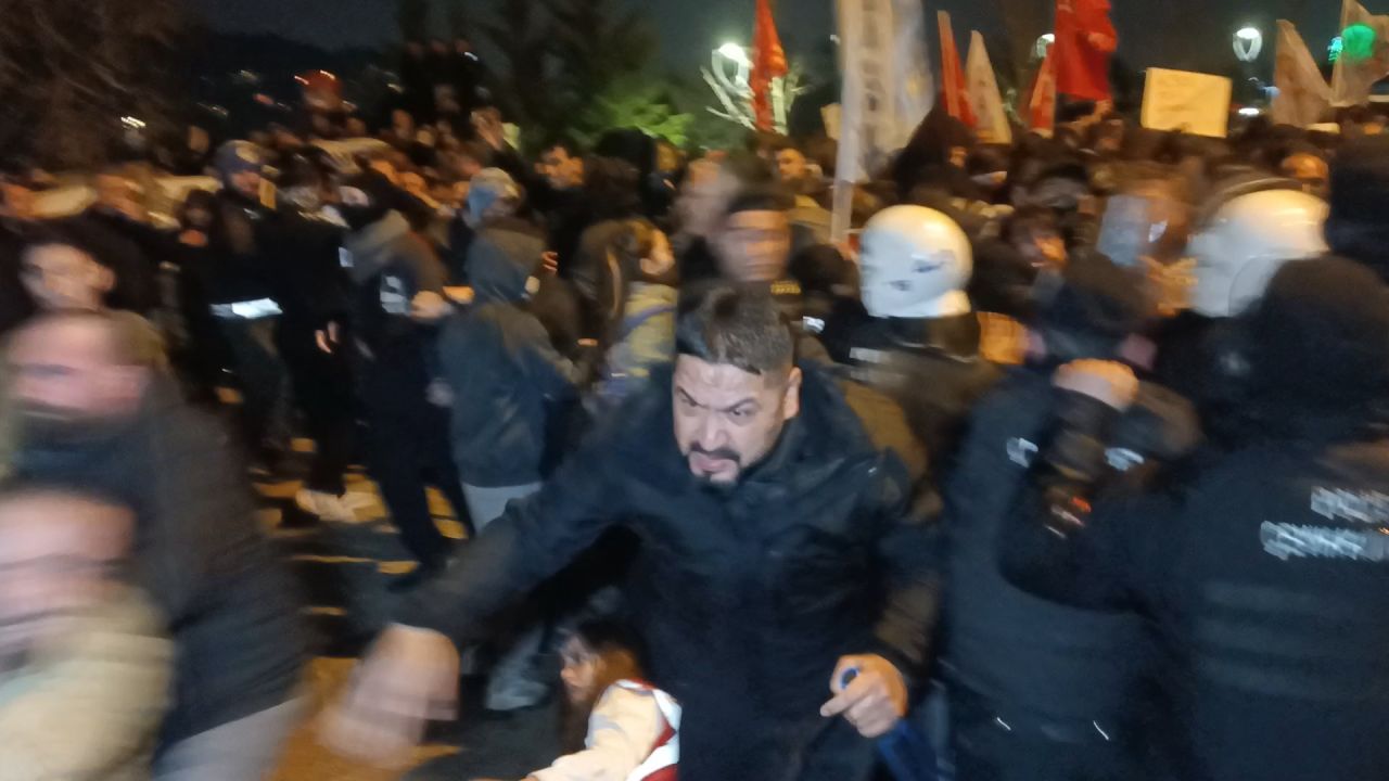 Bursa'daki Ekrem İmamoğlu eylemlerinde CHP İl Başkanı gözünden yaralandı 1