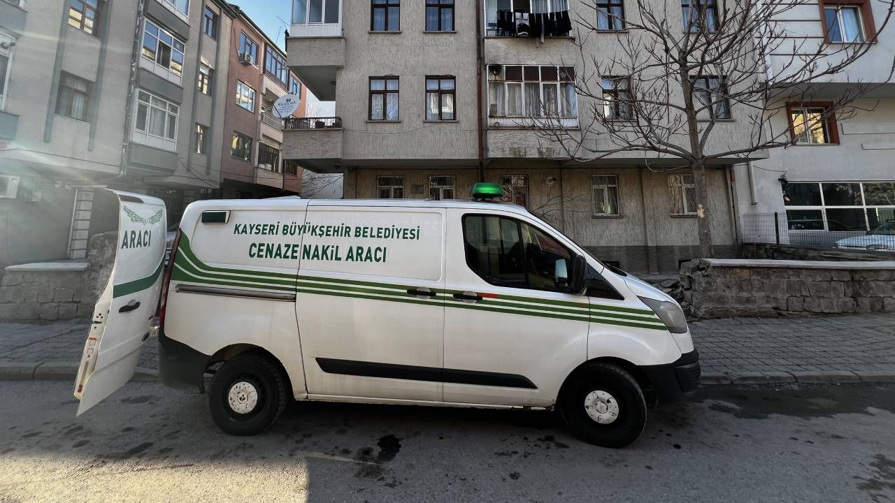 Kayseri'de korkunç cinayet: 17 yaşındaki kız tartıştığı öz annesini defalarca bıçaklayarak katletti! 6