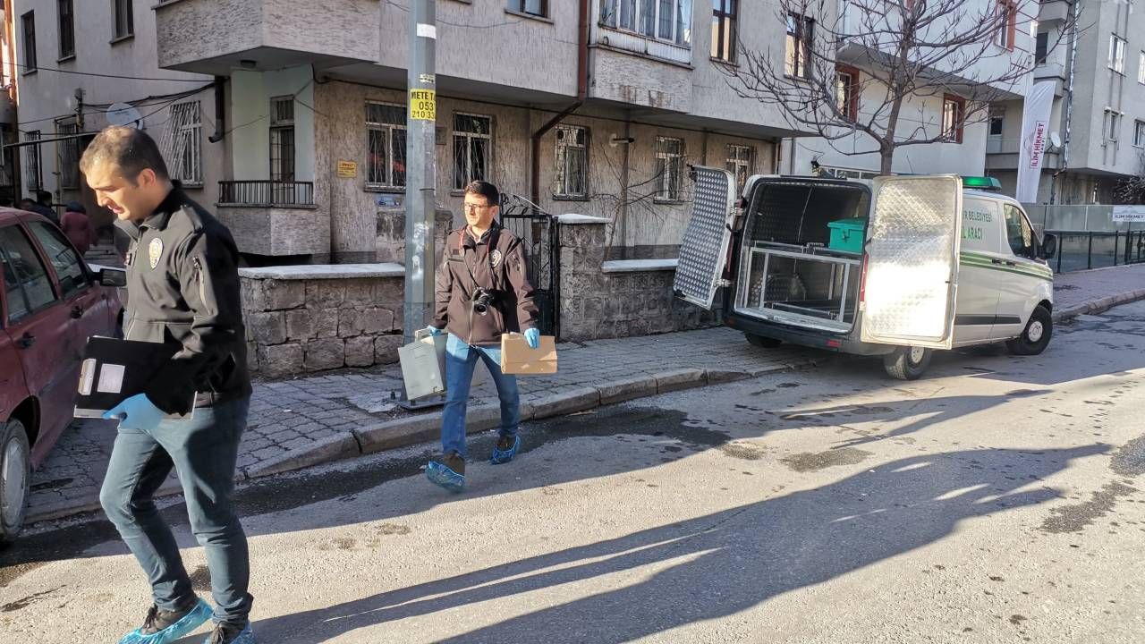 Kayseri'de korkunç cinayet: 17 yaşındaki kız tartıştığı öz annesini defalarca bıçaklayarak katletti! 4