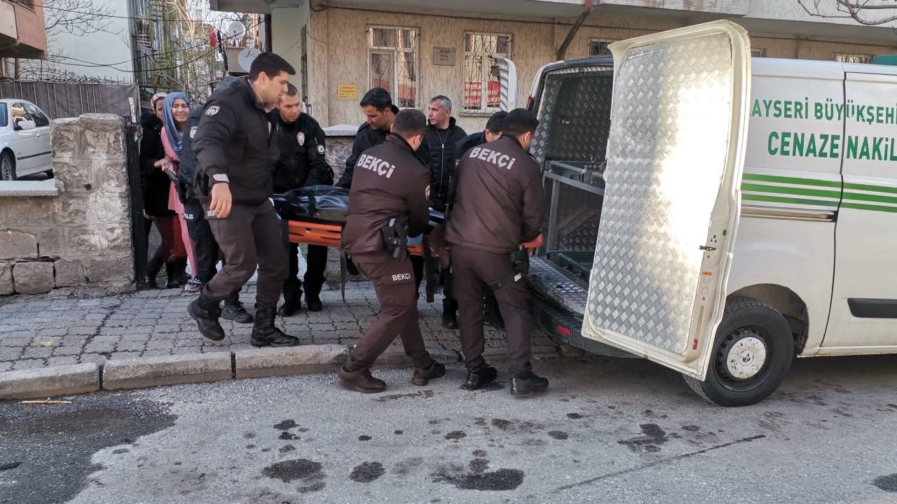 Kayseri'de korkunç cinayet: 17 yaşındaki kız tartıştığı öz annesini defalarca bıçaklayarak katletti! 3