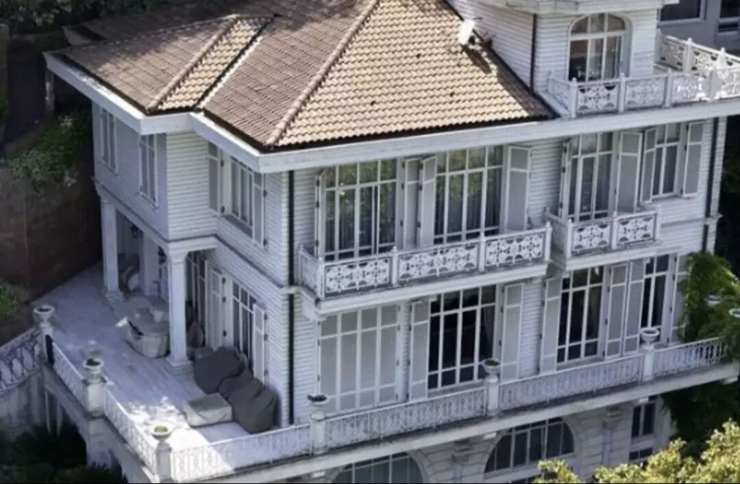 Firari FETÖ'cü Akın İpek'in ultra lüks yalıları yeniden satışta! Beyaz Köşk ve Kahverengi Köşk açık artırmaya çıkıyor...  Fiyatları dudak uçuklattı! 6