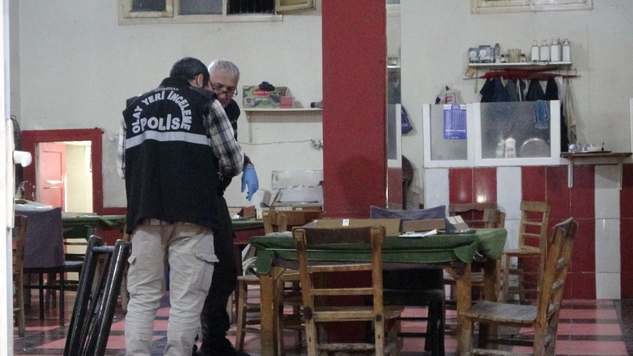 17 yaşındaki çocuk kahvehaneyi basıp 2 arkadaşı okey masasında öldürdü 3
