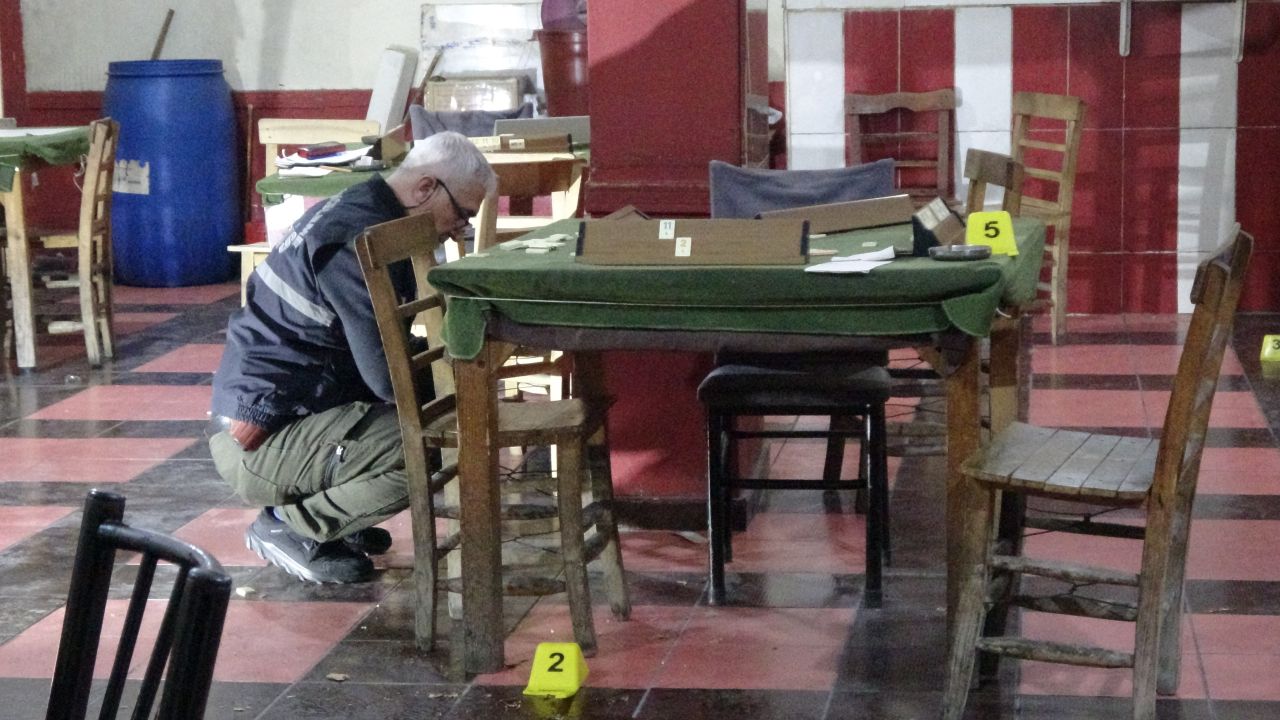 17 yaşındaki çocuk kahvehaneyi basıp 2 arkadaşı okey masasında öldürdü 2