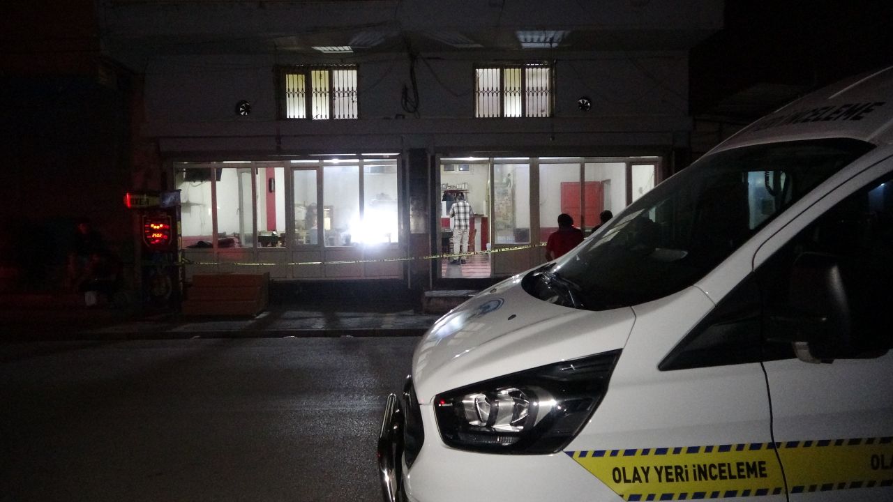 17 yaşındaki çocuk kahvehaneyi basıp 2 arkadaşı okey masasında öldürdü 1