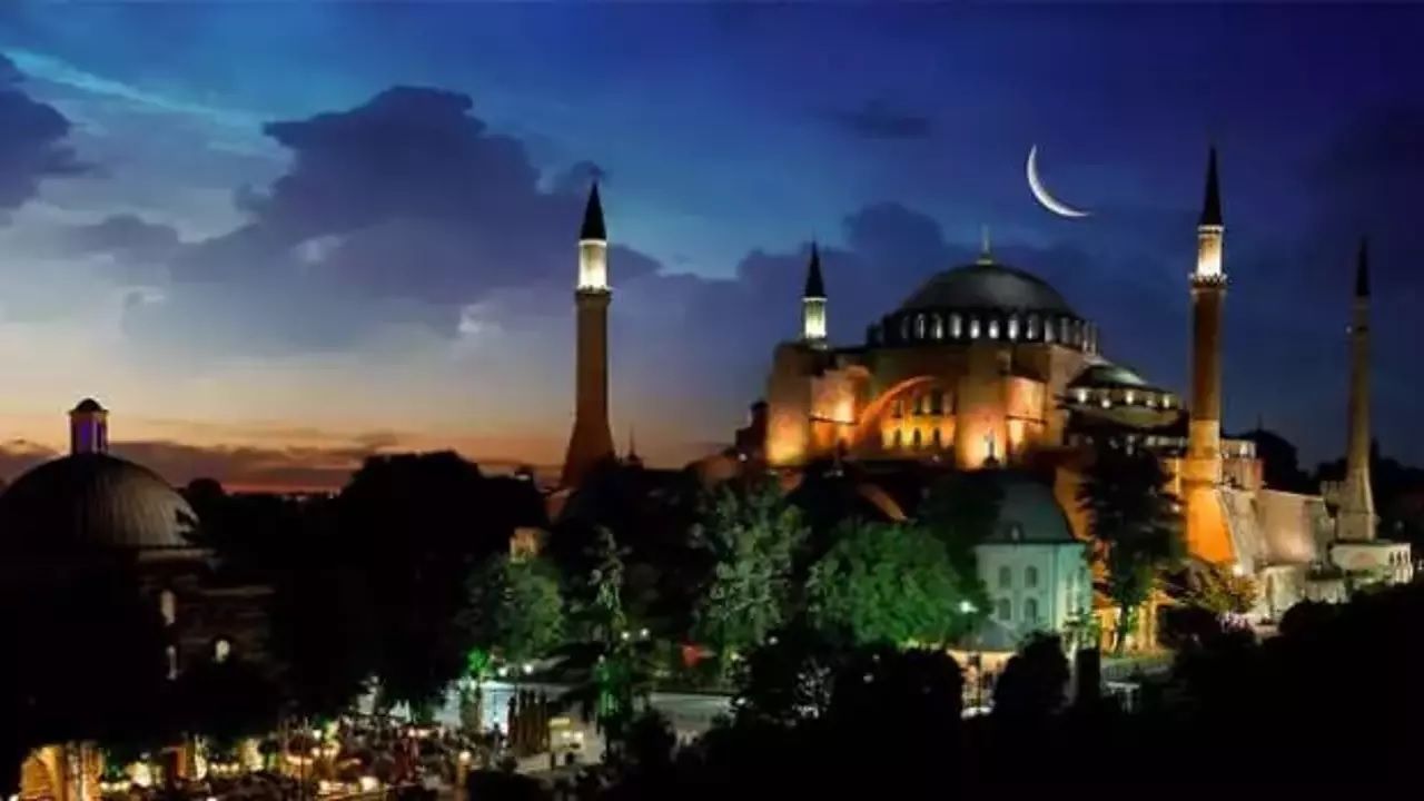Camiler dolup taştı! Kadir Gecesi yurtta coşkuyla idrak edildi... 1