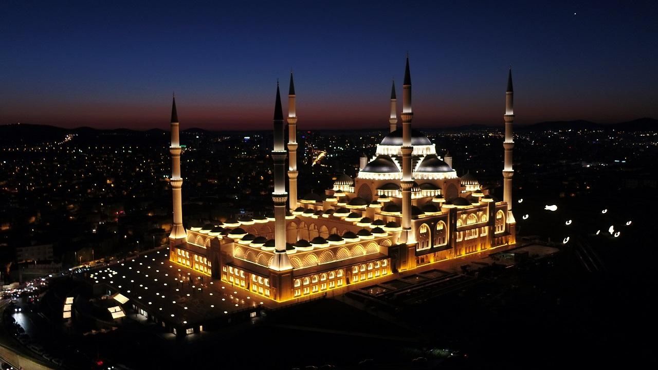 Camiler dolup taştı! Kadir Gecesi yurtta coşkuyla idrak edildi... 5