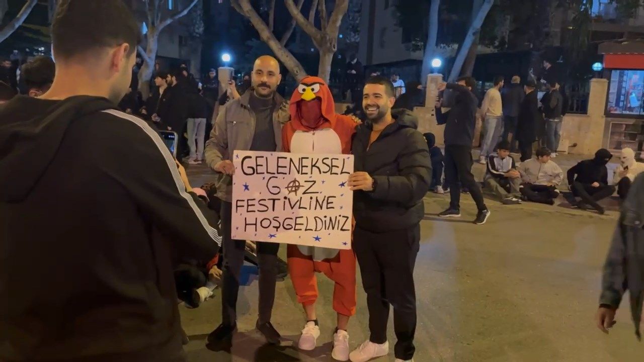 Ekrem İmamoğlu protestolarında Pikachu kostümlü gösterici gündem oldu 4
