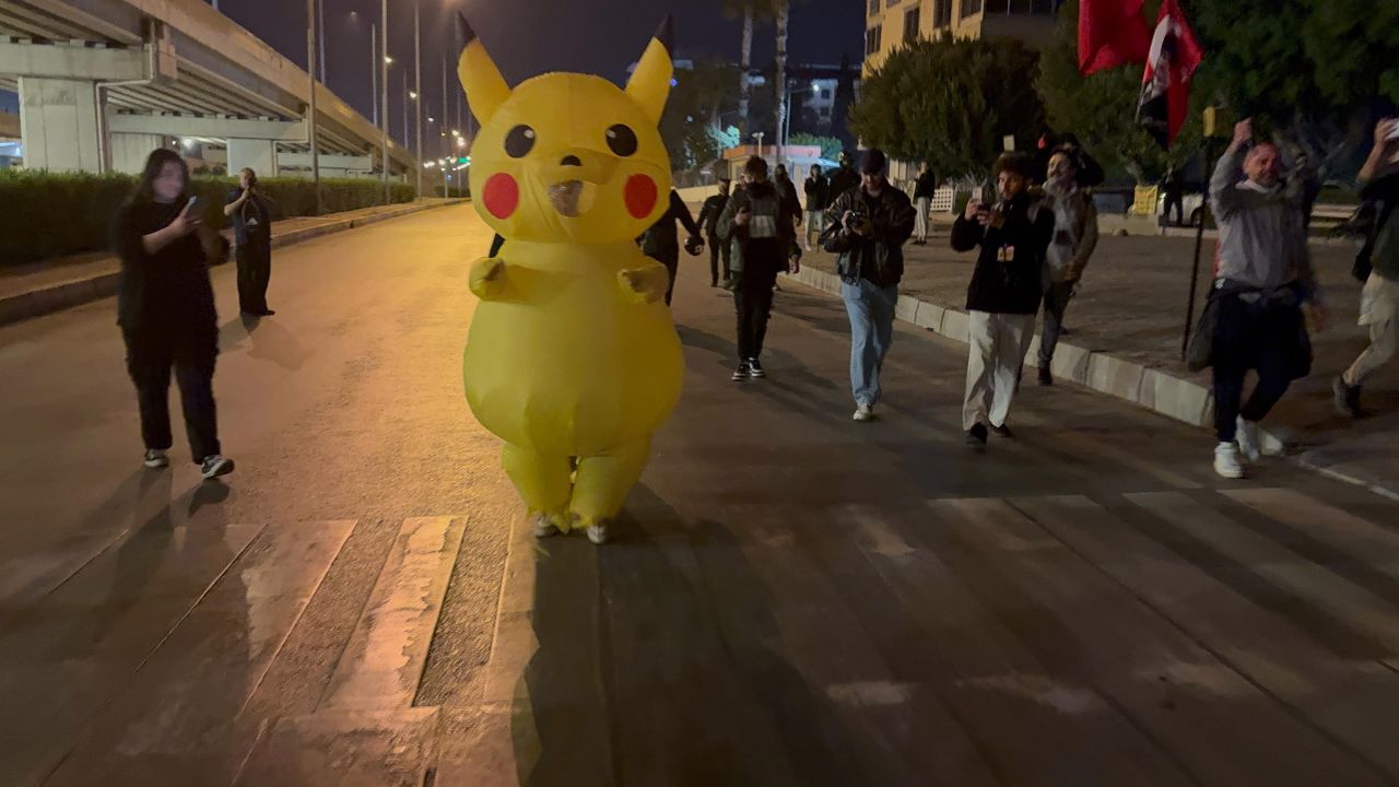 Ekrem İmamoğlu protestolarında Pikachu kostümlü gösterici gündem oldu 6