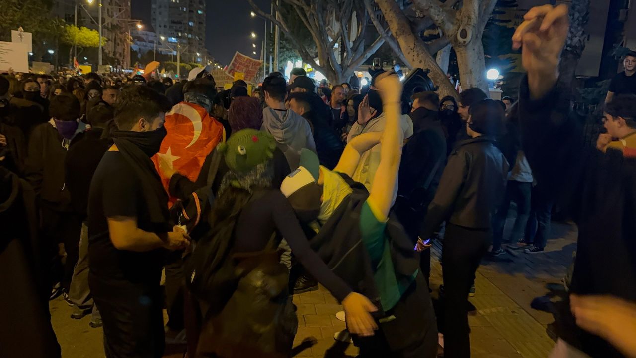 Ekrem İmamoğlu protestolarında Pikachu kostümlü gösterici gündem oldu 5