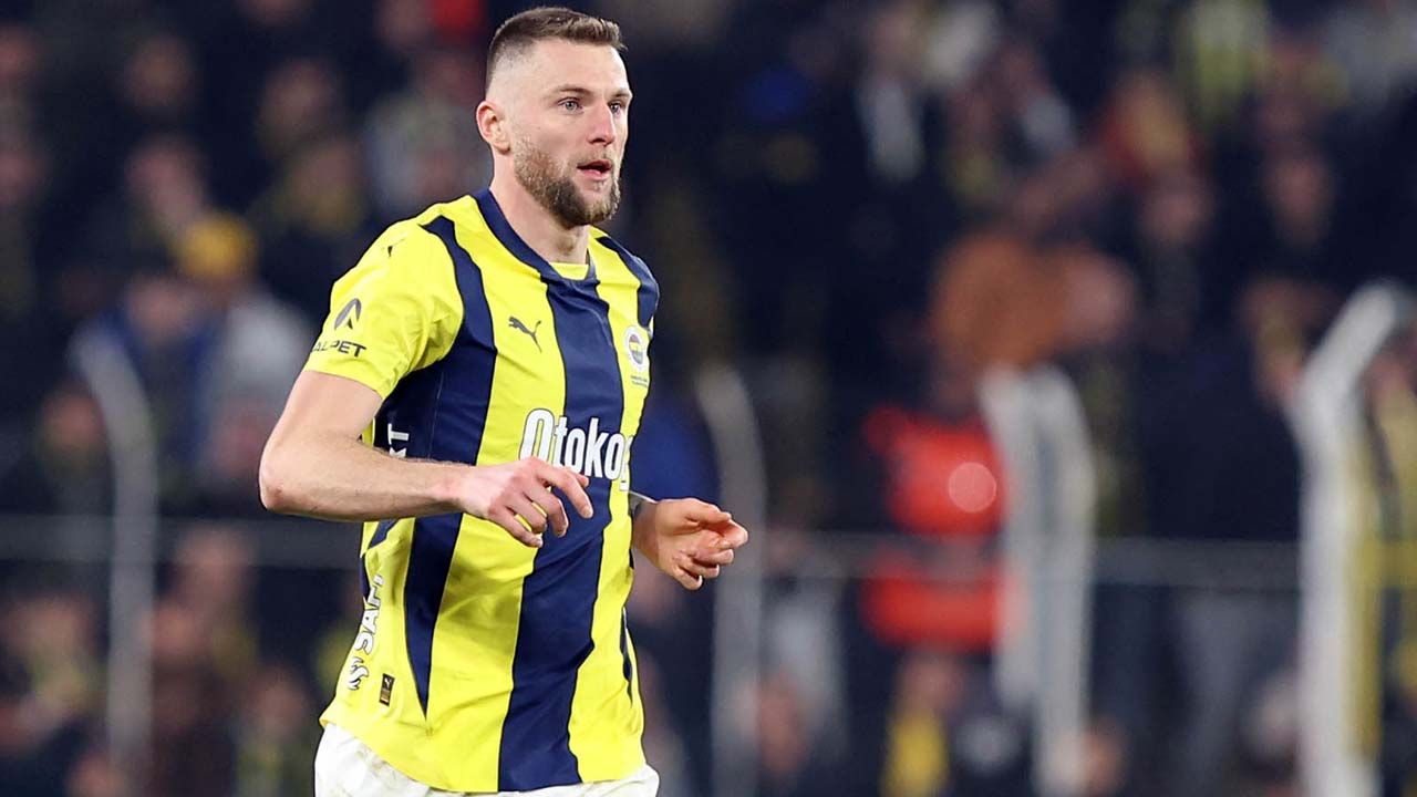 Fenerbahçe'nin Bodrum FK maçı ilk 11'i belli oldu! Jose Mourinho eksikler sonrası kararını verdi: Fred ve Dzeko'nun yokluğunda forma onların... 5