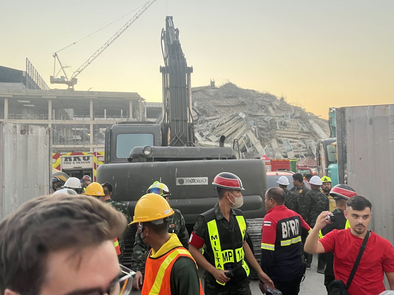 Myanmar'da on binlerce kayıp var; 1500 km uzakta binalar yıkıldı 1