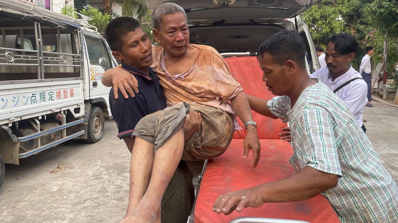 Myanmar'da on binlerce kayıp var; 1500 km uzakta binalar yıkıldı 6