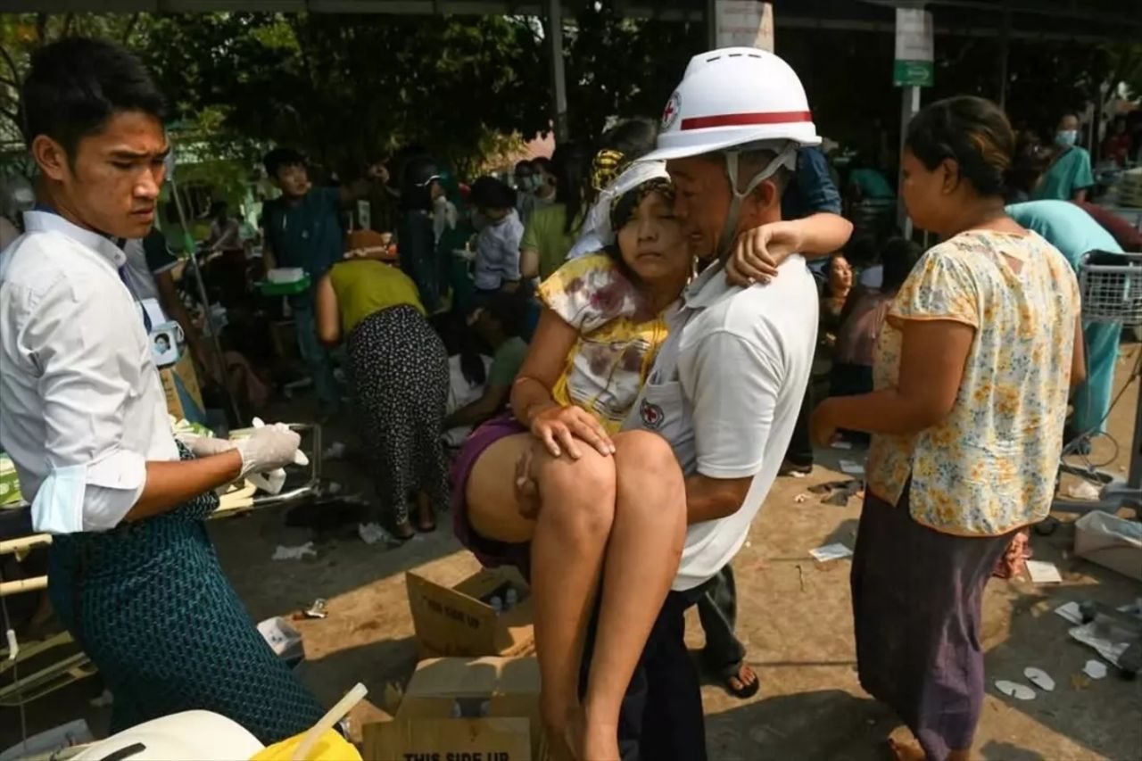 Myanmar'daki depremlerde bilanço ağırlaşıyor: Binden fazla ölü ve yaralı var! 1