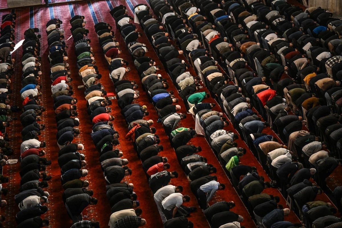Ramazan Bayramı, Türkiye'nin her köşesinde coşkuyla karşılandı: Milyonlar camilerde buluştu... 4