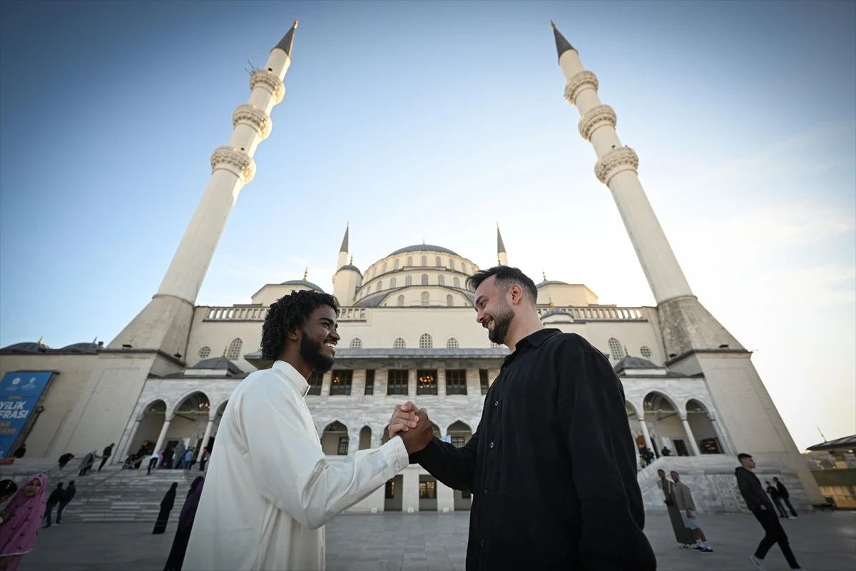 Ramazan Bayramı, Türkiye'nin her köşesinde coşkuyla karşılandı: Milyonlar camilerde buluştu... 9
