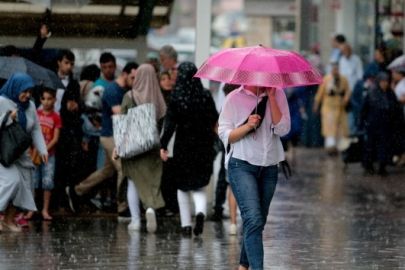 Meteoroloji uyarı üstüne uyarı verdi! Bol yağışlı bir güne hazırlıklı olun! İşte saat saat Türkiye geneli hava durumu.... 2