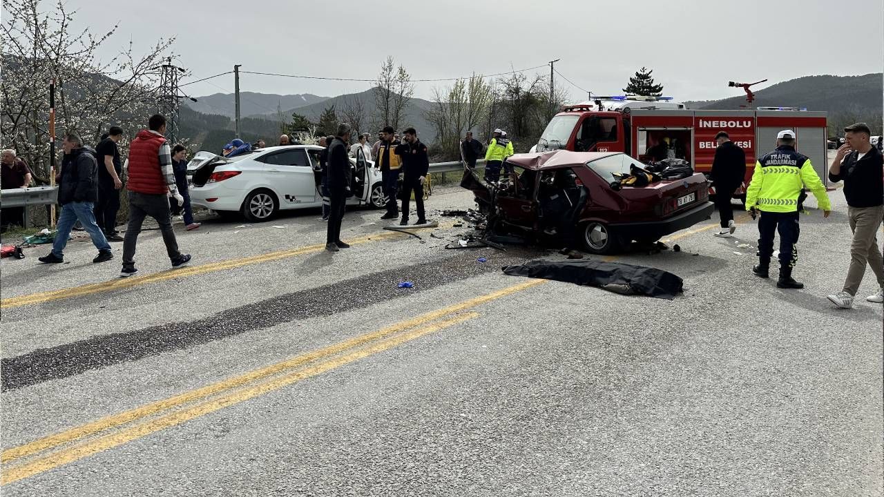 Kastamonu'u Küre'de Ramazan Bayramı'nın son günü feci kaza: 3 ölü, 2'si ağır 4 yaralı 6