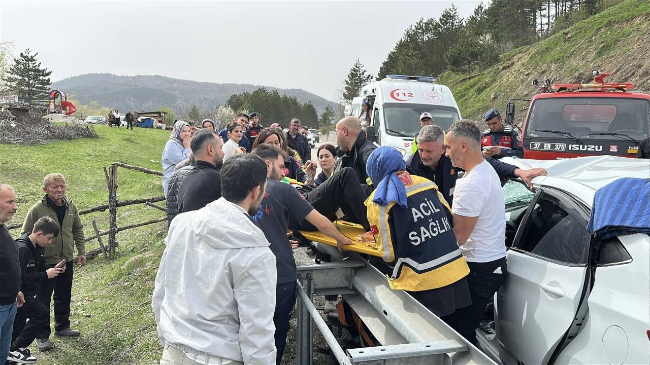 Kastamonu'u Küre'de Ramazan Bayramı'nın son günü feci kaza: 3 ölü, 2'si ağır 4 yaralı 4