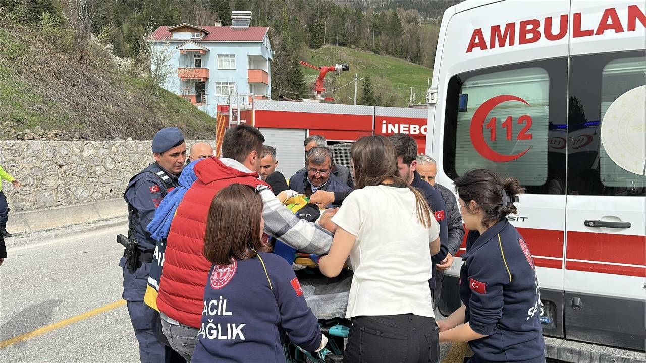 Kastamonu'u Küre'de Ramazan Bayramı'nın son günü feci kaza: 3 ölü, 2'si ağır 4 yaralı 3