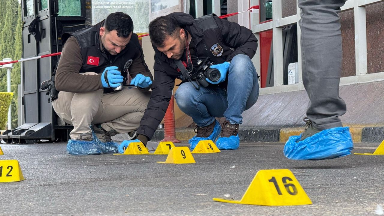 Gaziantep havalimanı girişindeki arbedede silahlar patladı, polise kurşun sıktılar 1