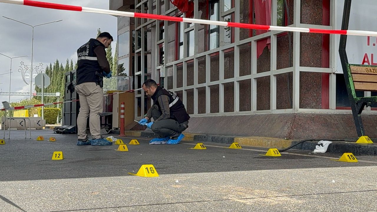 Gaziantep havalimanı girişindeki arbedede silahlar patladı, polise kurşun sıktılar 3