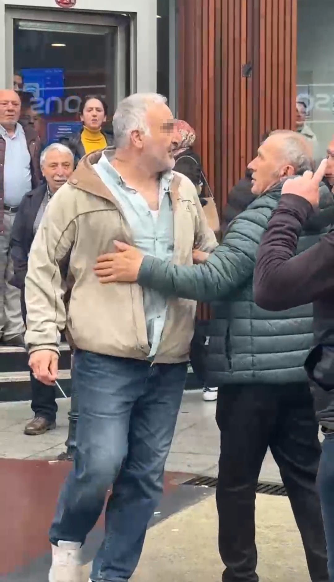 Trabzon'daki Ekrem İmamoğlu'na destek kampanyasında CHP üyesini bıçaklayan şahıs tutuklandı 5