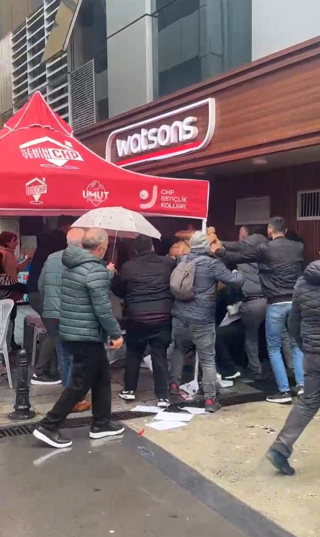 Trabzon'daki Ekrem İmamoğlu'na destek kampanyasında CHP üyesini bıçaklayan şahıs tutuklandı 3