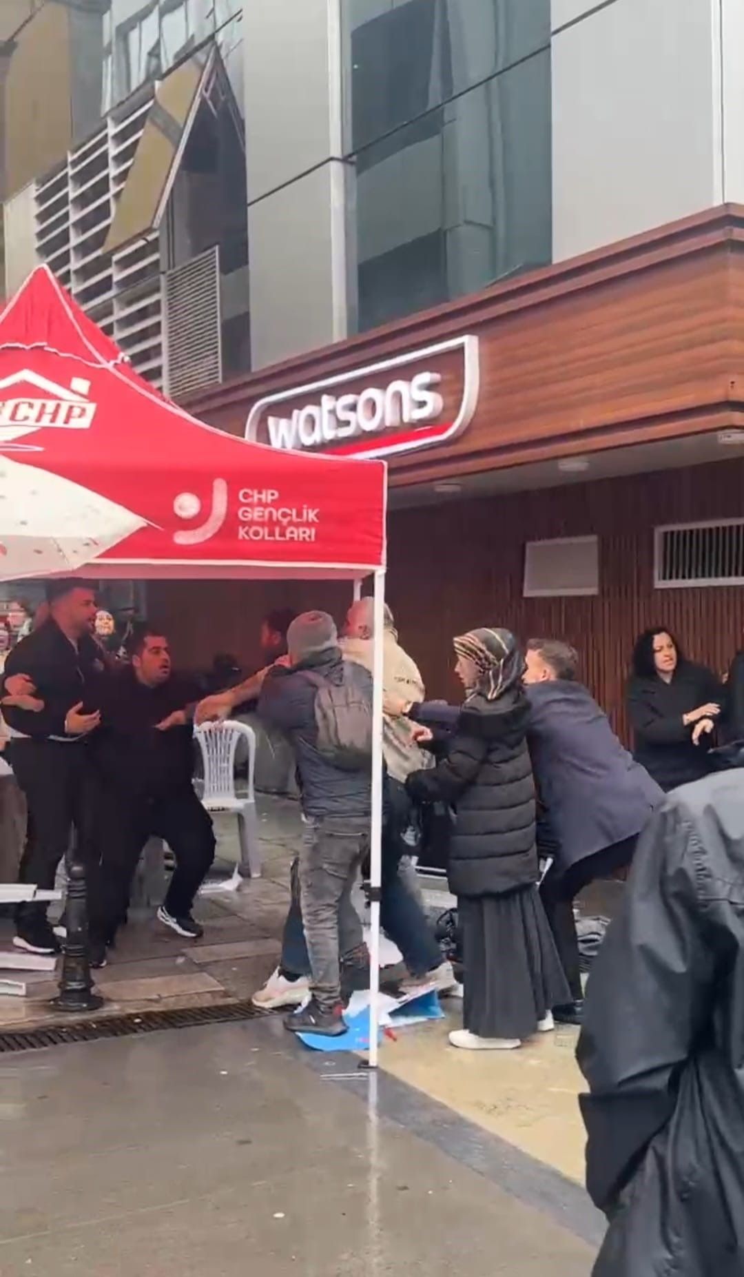 Trabzon'daki Ekrem İmamoğlu'na destek kampanyasında CHP üyesini bıçaklayan şahıs tutuklandı 2