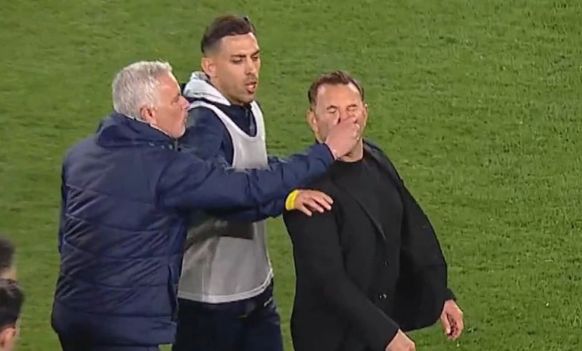 Fenerbahçe'den Okan Buruk Açıklaması! El kol hareketleri… 1