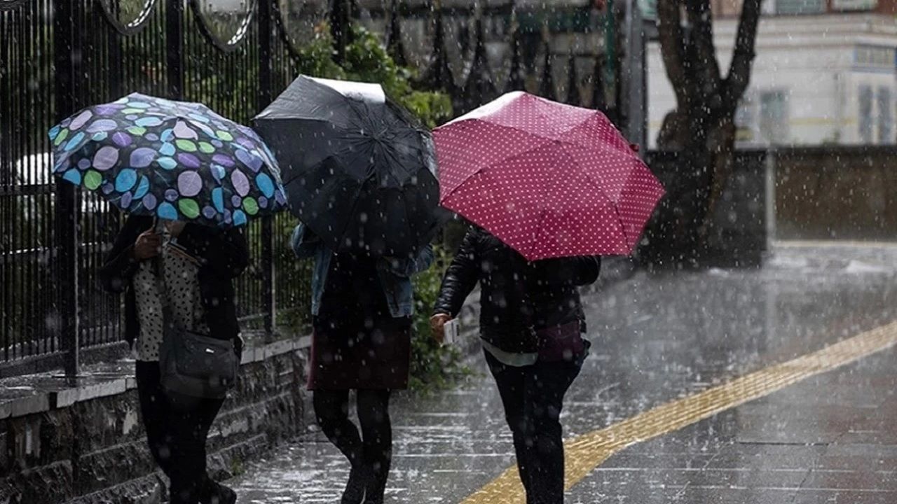 İstanbul dahil çok sayıda il için kuvvetli kar ve yağmur alarmı! Günlerce etkili olacak... 3