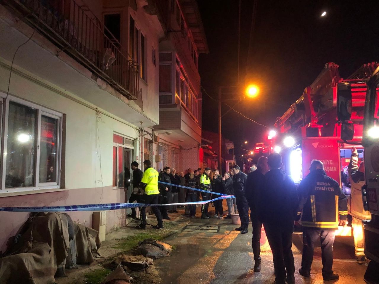 Bursa Yenişehir'deki yangın trajedisi; ekmek almaya giden annenin hatası 2 bebeğinin ölümüne neden olmuş 9