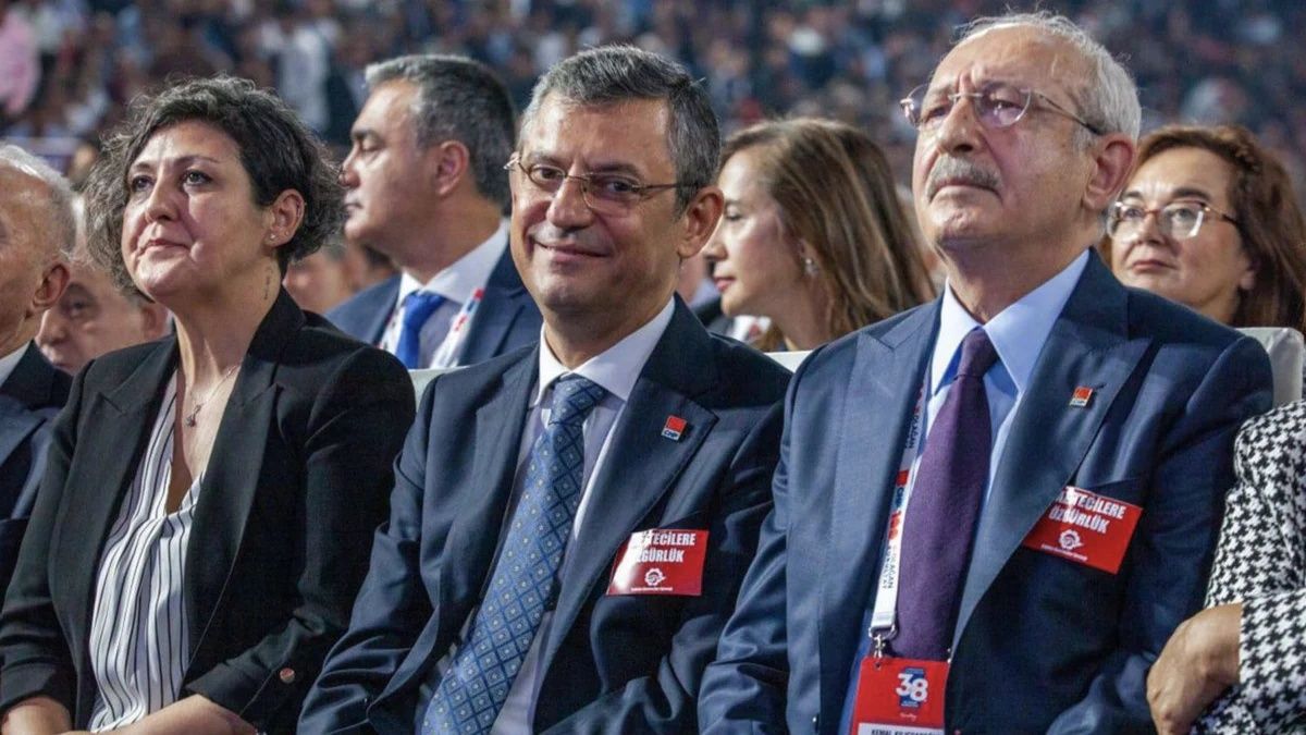 CHP'de olağanüstü kurultay günü! Üçlü düello: Özgür Özel, Ümit Uysal ve Berhan Şimşek genel başkanlık için yarışacak... 1
