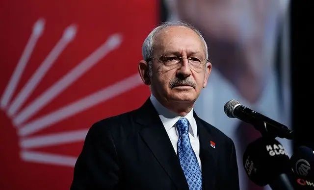 CHP'de olağanüstü kurultay günü! Üçlü düello: Özgür Özel, Ümit Uysal ve Berhan Şimşek genel başkanlık için yarışacak... 2