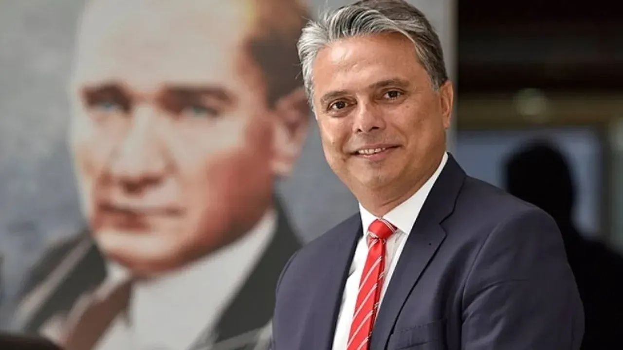 CHP'de olağanüstü kurultay günü! Üçlü düello: Özgür Özel, Ümit Uysal ve Berhan Şimşek genel başkanlık için yarışacak... 3