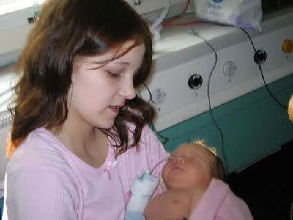 12 yaşında anne oldu! Ağabeyinin bebeğini doğurdu... Travmayla dolu bir çocukluk! 3