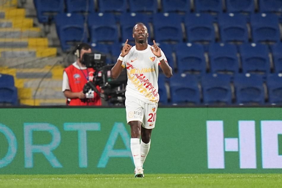 Yapay zeka Süper Lig'in şampiyonunu açıkladı! Galatasaray 3 puan fark atıyor 8