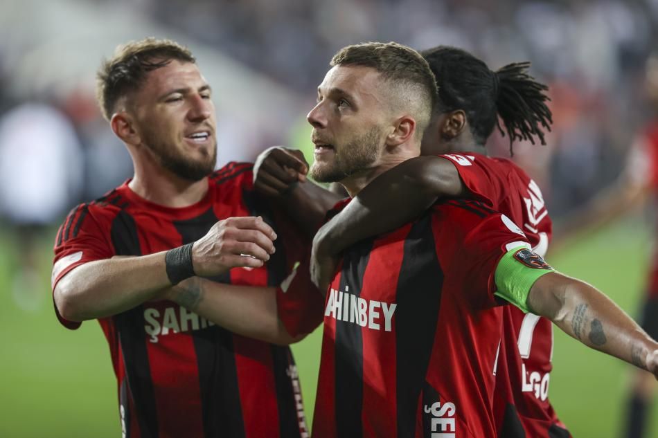 Yapay zeka Süper Lig'in şampiyonunu açıkladı! Galatasaray 3 puan fark atıyor 14