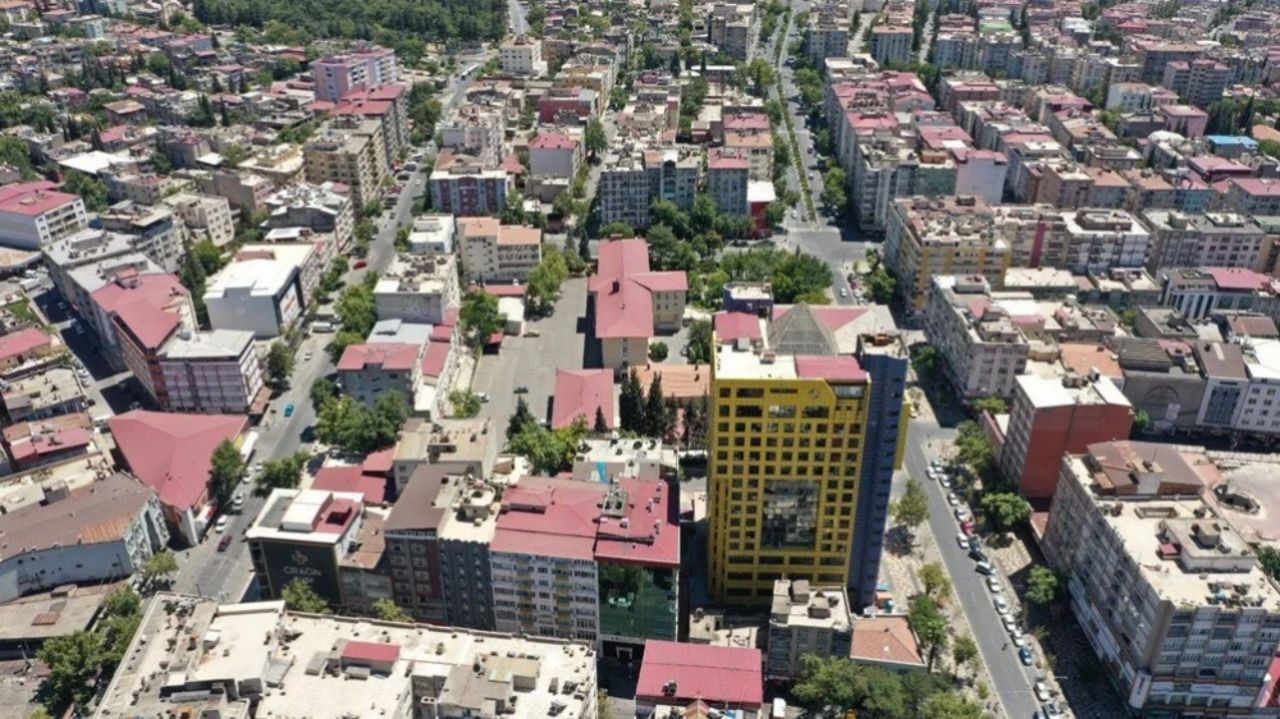 "Dünyanın en saçma binası"nın yerine yeni iş hanı! İnşaat başladı 3
