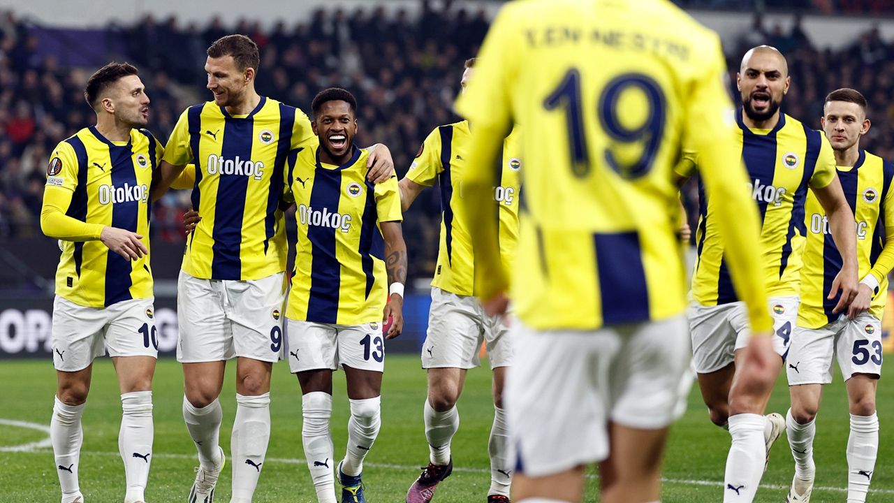 “Galatasaray’ı yenin 8 milyon euroluk primi alın!” Fenerbahçe yönetimi devre arasında soyunma odasına indi: Futbolcular için kaçan balık büyük oldu! 2