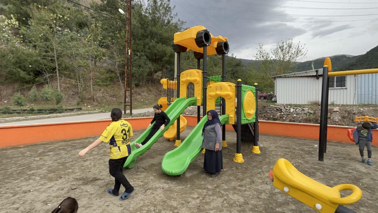 İskenderun’da 77 yaşındaki Emine Nine’nin park hayali gerçek oldu 1