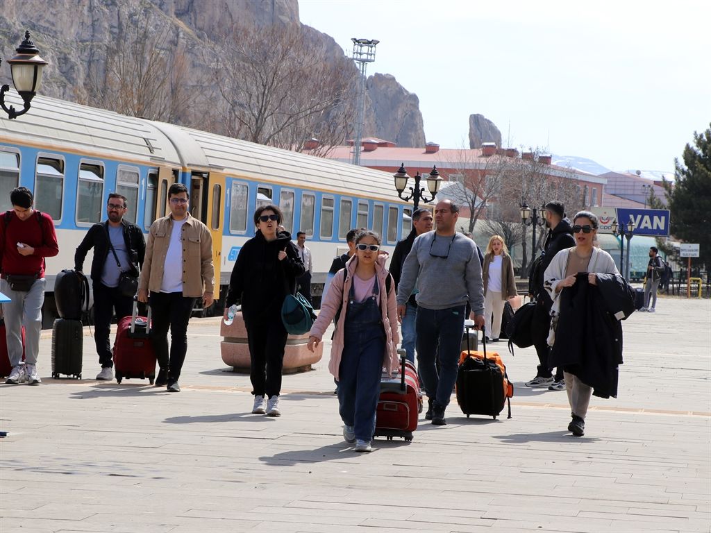 Van’da turizm alarmı: Otel dolulukları Nevruz’da yüzde 40’ta kaldı 6