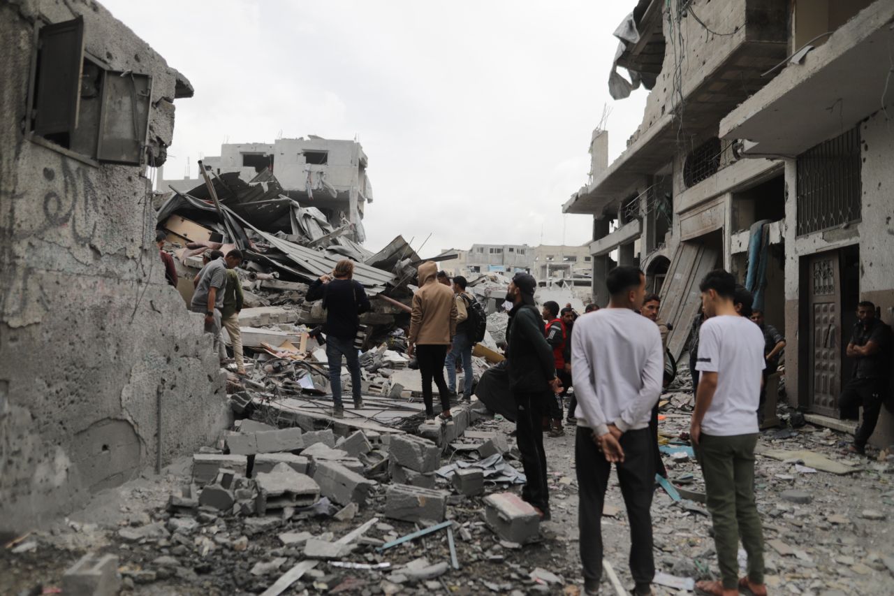 Katil İsrail'in Gazze'nin doğusundaki saldırıda 20 Filistinli öldü 8