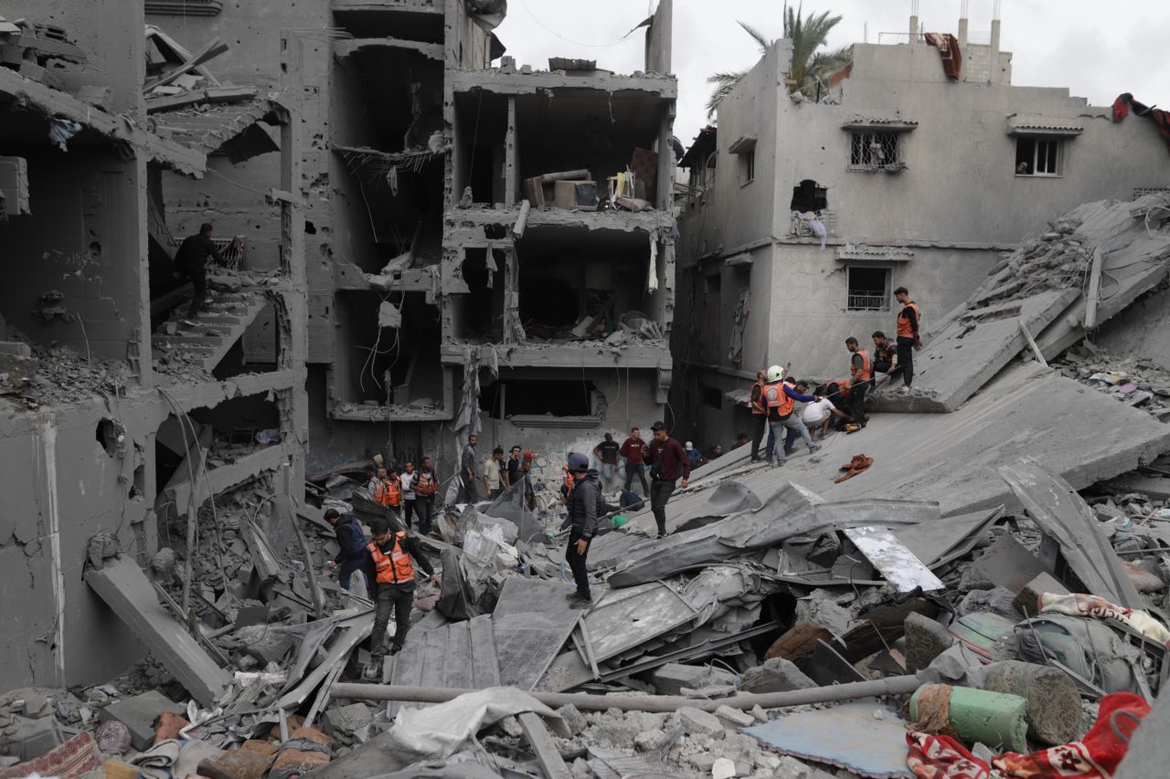 Katil İsrail'in Gazze'nin doğusundaki saldırıda 20 Filistinli öldü 4