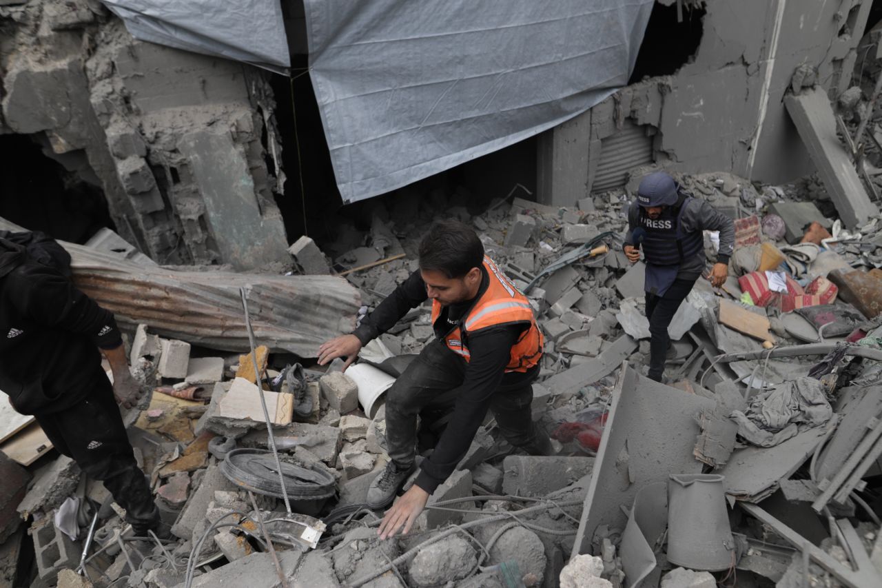 Katil İsrail'in Gazze'nin doğusundaki saldırıda 20 Filistinli öldü 9