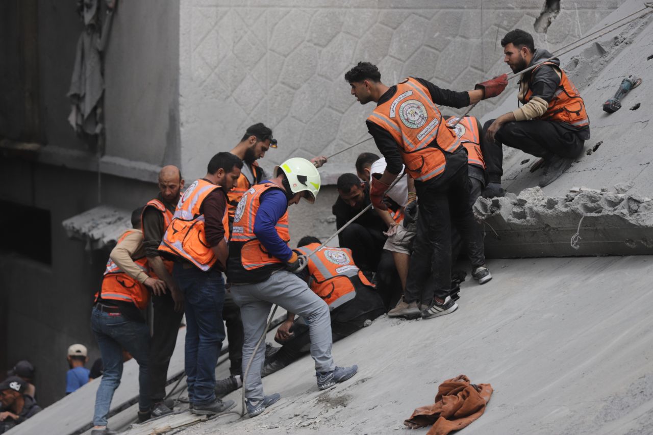 Katil İsrail'in Gazze'nin doğusundaki saldırıda 20 Filistinli öldü 6