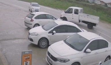 İnegöl’de feci kaza: 5 yaralı! Güvenlik kamerası her şeyi kaydetti 7