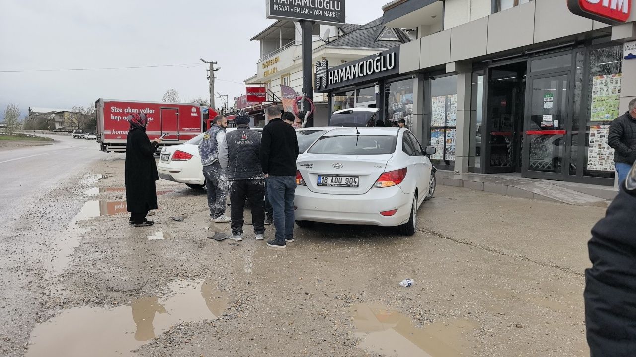 İnegöl’de feci kaza: 5 yaralı! Güvenlik kamerası her şeyi kaydetti 5