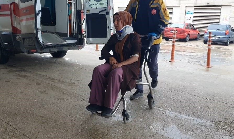 İnegöl’de feci kaza: 5 yaralı! Güvenlik kamerası her şeyi kaydetti 3