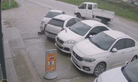 İnegöl’de feci kaza: 5 yaralı! Güvenlik kamerası her şeyi kaydetti 6