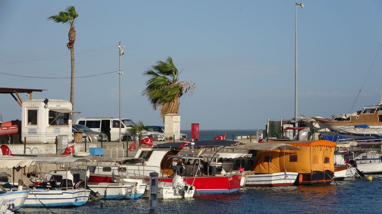 Mersin’de fırtına faciası kılpayı atlatıldı: Çocuk son anda kurtuldu 3